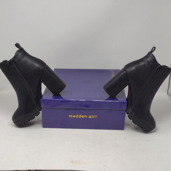 Madden Girl Black Ankle Boots - Picture 2 of 15